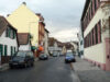 auf Wikipedia: „Kelsterbacher Straße mit Restbeständen historischer Bauten“ (Foto: de.wikipedia.org, Eva Kröcher)